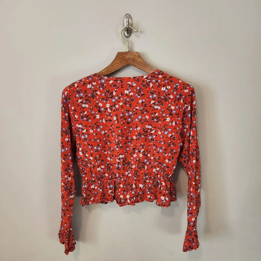 Red Floral Ruffle Cropped Top - Picture 2 of 5